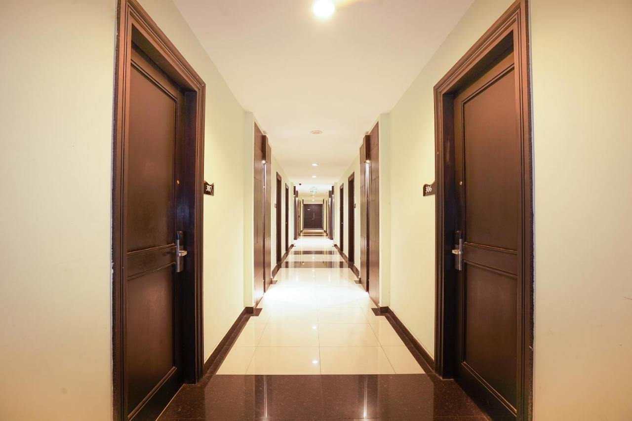 Oyo 197 Prime Royal Hotel Kapasari Esterno foto