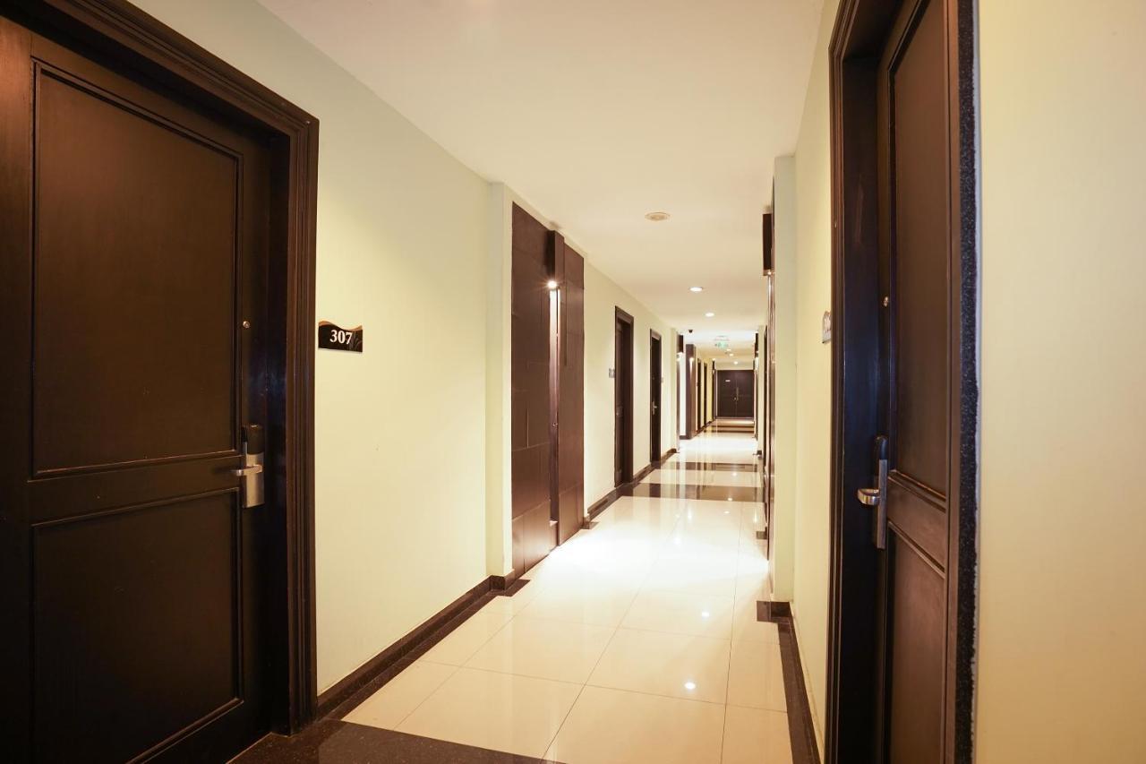 Oyo 197 Prime Royal Hotel Kapasari Esterno foto