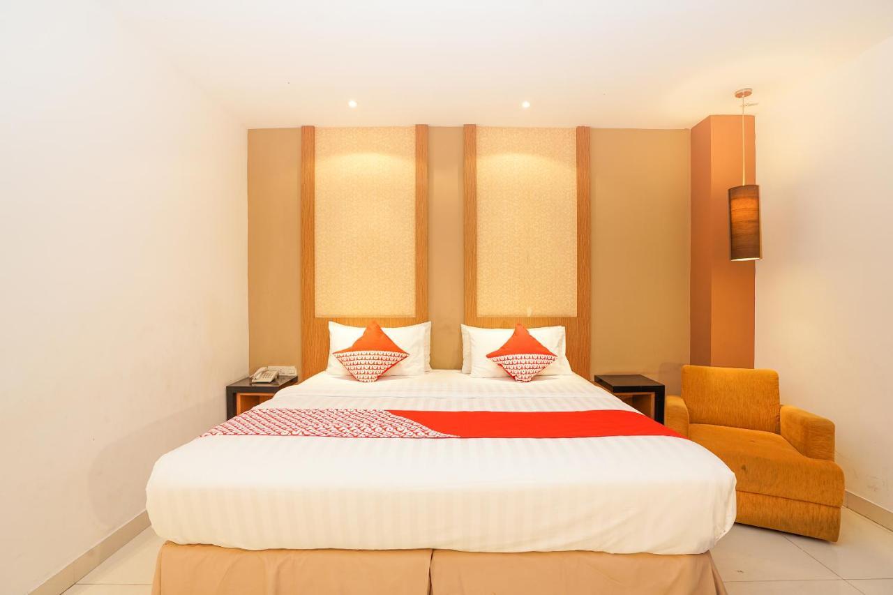 Oyo 197 Prime Royal Hotel Kapasari Esterno foto
