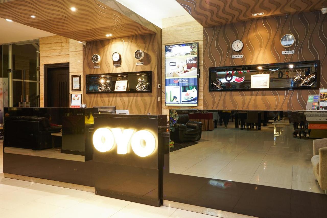 Oyo 197 Prime Royal Hotel Kapasari Esterno foto