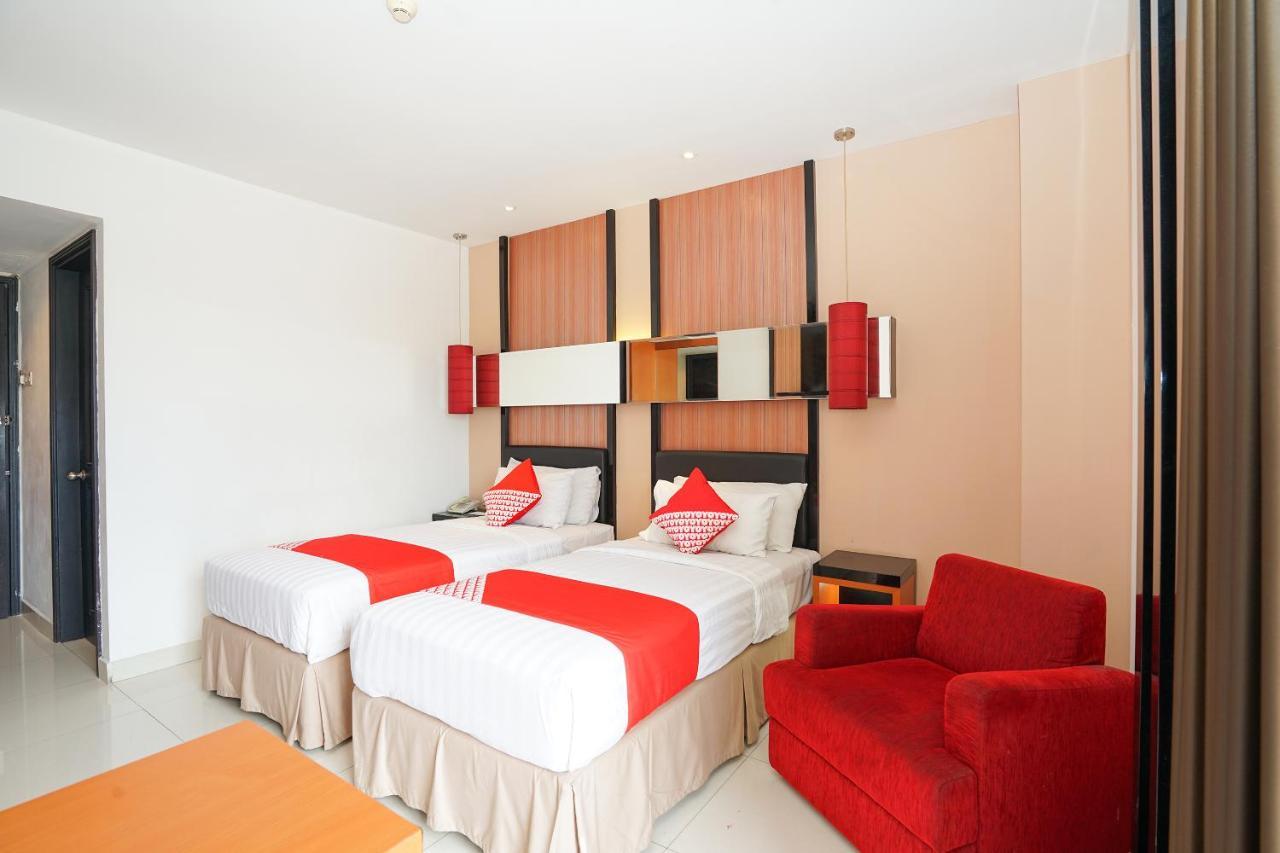 Oyo 197 Prime Royal Hotel Kapasari Esterno foto
